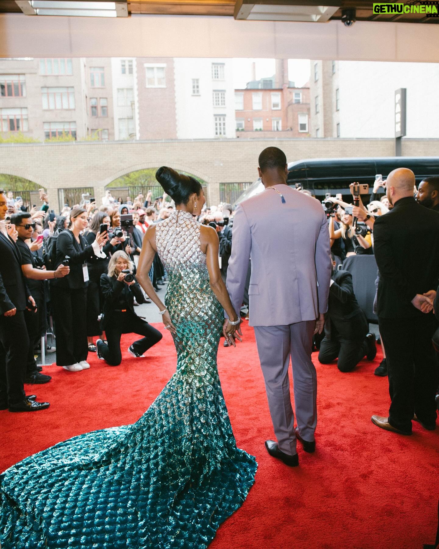 Gabrielle Union Instagram - Stepped on the carpet and parted the sea #MetGala