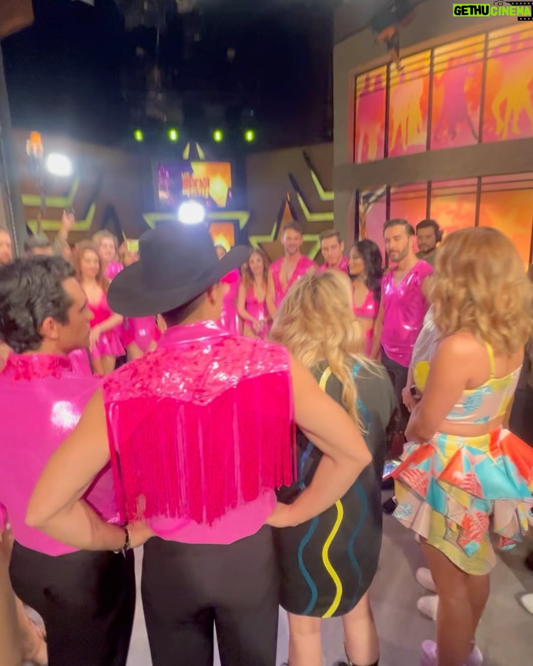 Gaby Ramirez - 4.6K Likes - Hoy inicia un nuevo proyecto en mi vida divertido y lleno de baile que el baile es energía y alegría .
Gracias a @televisa y sobre todo a la mejor productora @andy___rodriguez por creer en mi y darme esta hermosa oportunidad, claro que venimos a competir pero lo más importante es divertirlos !! Así que esperen sorpresas de su servidora y @mediometro_original .