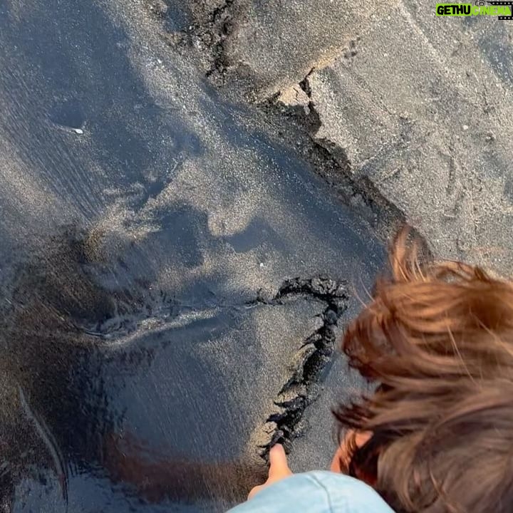Gaby Ramirez Instagram - Expectativas 🆚 realidad hahah he disfrutado mucho este viaje bali es mágico su gente y su naturaleza es muy linda . Bali su mayor turismo son #australians #rusian #european too #adventures #traveling #travelblogger #travelphotography #instatravel #trip #adventuretime #holiday #vacation #explore #wanderlust #travel #bali #naturaleza #instatravelling #travelpic #travels #instatraveling #traveler #travelphoto #traveller #mytravelgram #igtravel #travelpics #gabyramirez #gabyramireztv