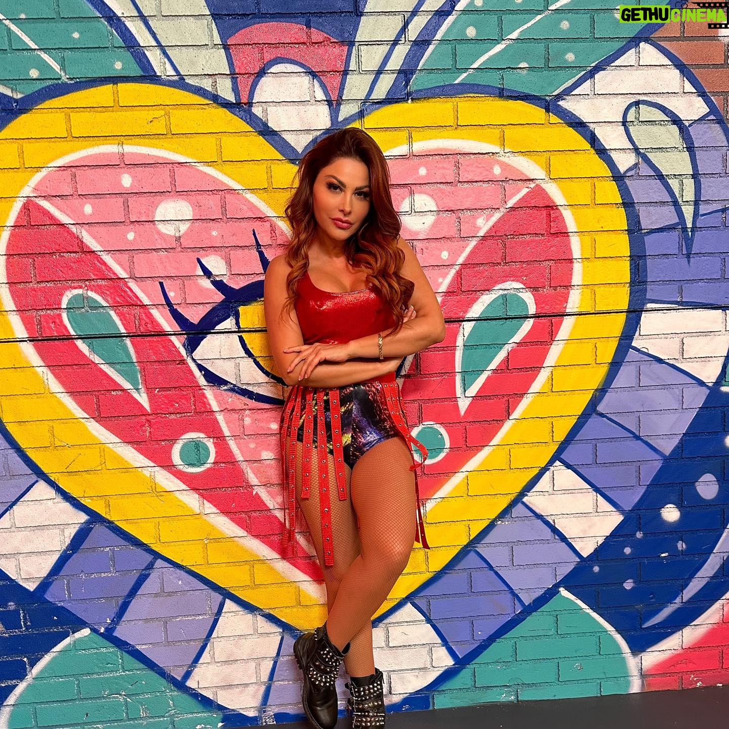 Gaby Ramirez - 3.7K Likes - I’m back en un gran proyecto y poder divertir al público es con este reality @lasestrellasbailanenhoy . Me hace esforzarme aún más los quiero mucho @programahoy
#televisa #programahoy #canaldelasestrellas #gabyramirez #gabyramireztv
