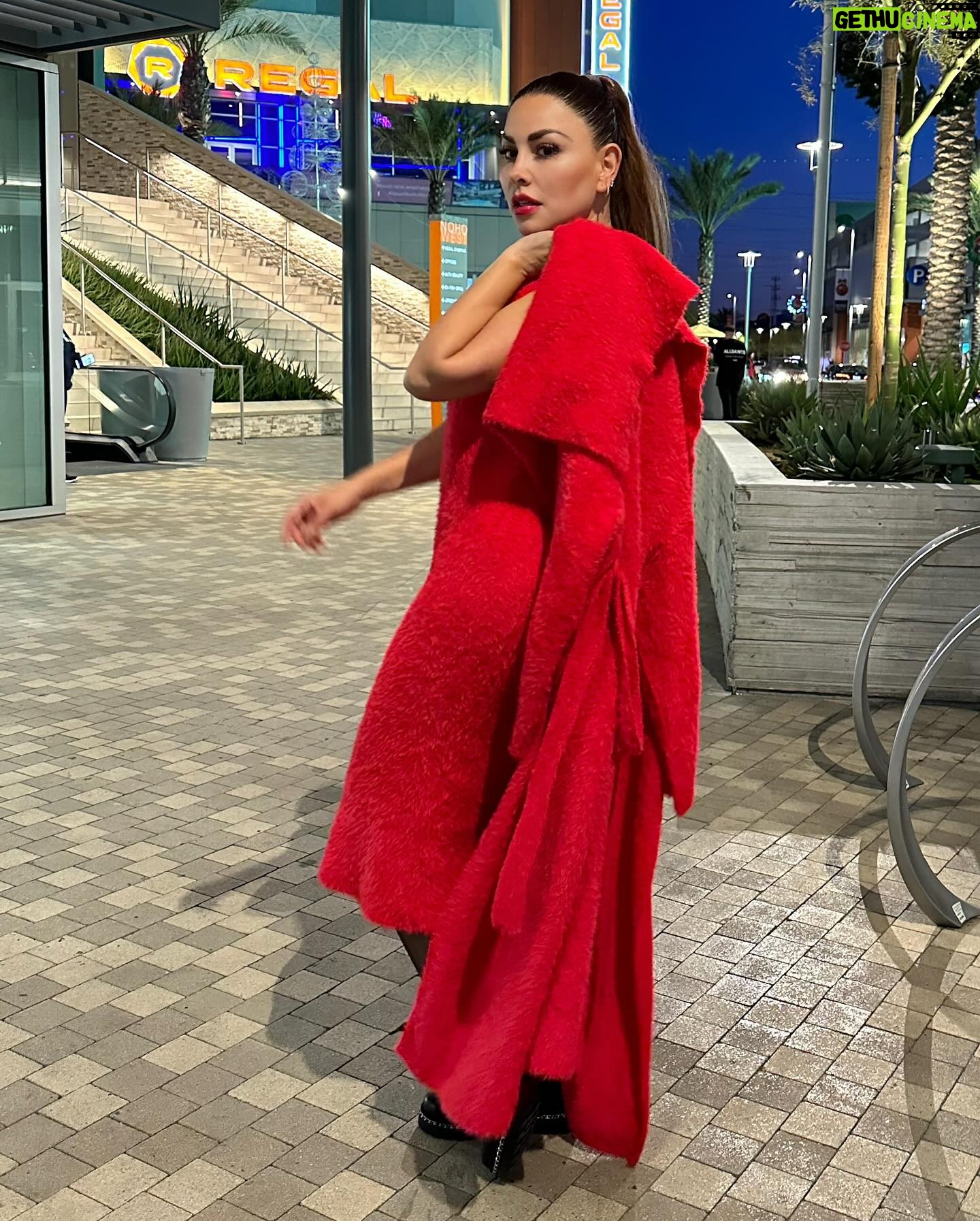 Gaby Ramirez - 3.4K Likes - @bellofcalifornia .
Otra vez intentaron robarme mi #ig me di cuenta por qué varias funciones no me sirven en fin cuidado. Con el robo #ciber #cybernetics .
Gracias #hijo por tomarme mis fotos desde chiquito haz hecho #magic #gabyramirez.