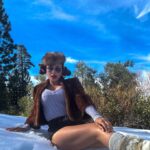 Gaby Ramirez Instagram - Cada año espero con ansias la nieve ❄️!! Quizá por que cuando era niña era un sueño poder conocerla . #sky #snow #time #travelphotography #travelblogger #travel #enjoy #enjoysnow #gabyramirez
