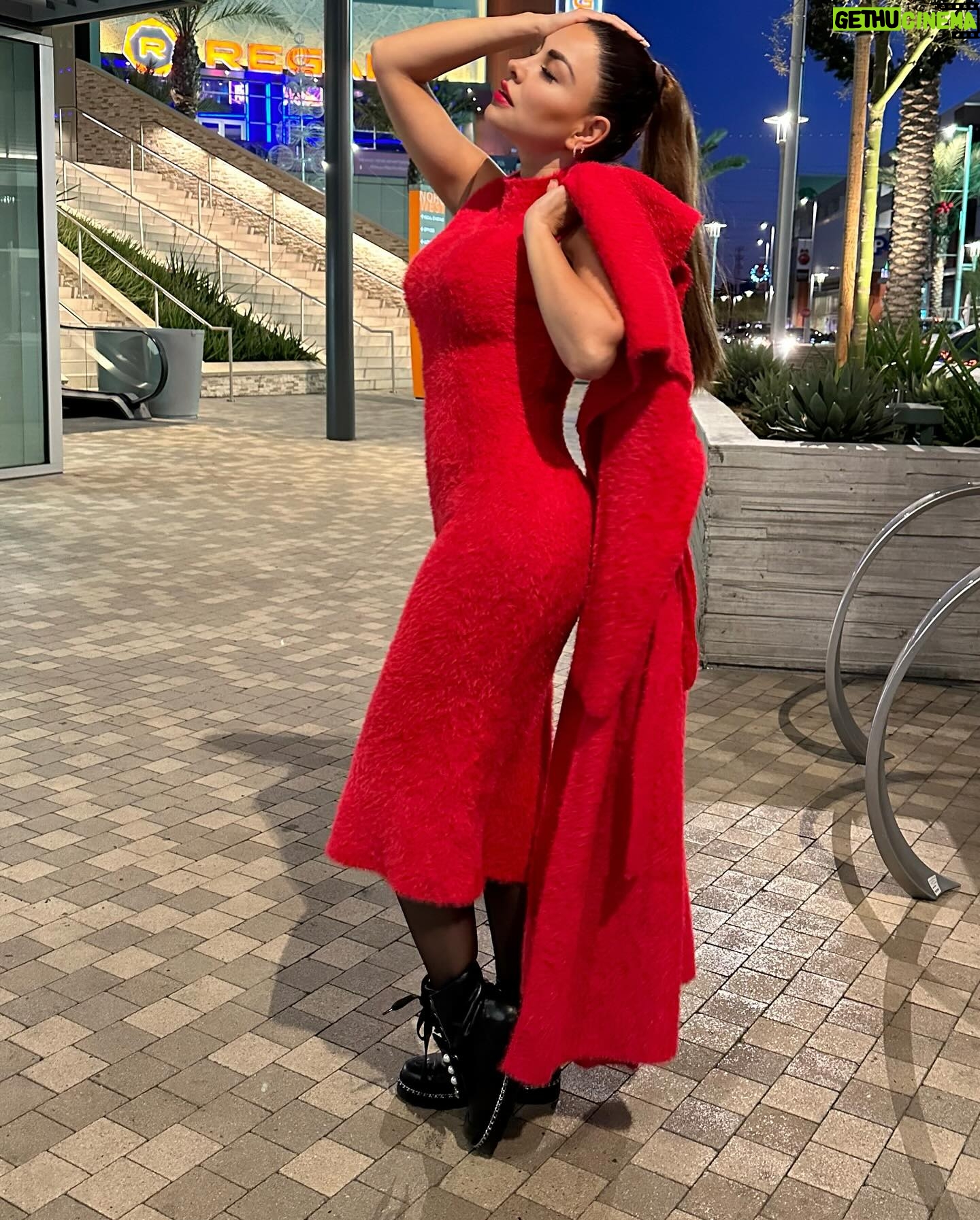 Gaby Ramirez - 3.4K Likes - @bellofcalifornia .
Otra vez intentaron robarme mi #ig me di cuenta por qué varias funciones no me sirven en fin cuidado. Con el robo #ciber #cybernetics .
Gracias #hijo por tomarme mis fotos desde chiquito haz hecho #magic #gabyramirez.