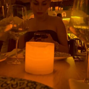 Gaby Ramirez Instagram - Estas son las mañanitas para mi mami bella Teresita te amo Grax por todo este tiempo por tu amor por tu entrega al 100% eres la mejor mamá del mundo tantas fotos e historias de este lugar tan mágico @iliosrestaurante .

#artists #young_artist #expression #illustrators #dailyart #conceptart #artlife #art #artsagram #colors #gabyramirez #gabyramireztv