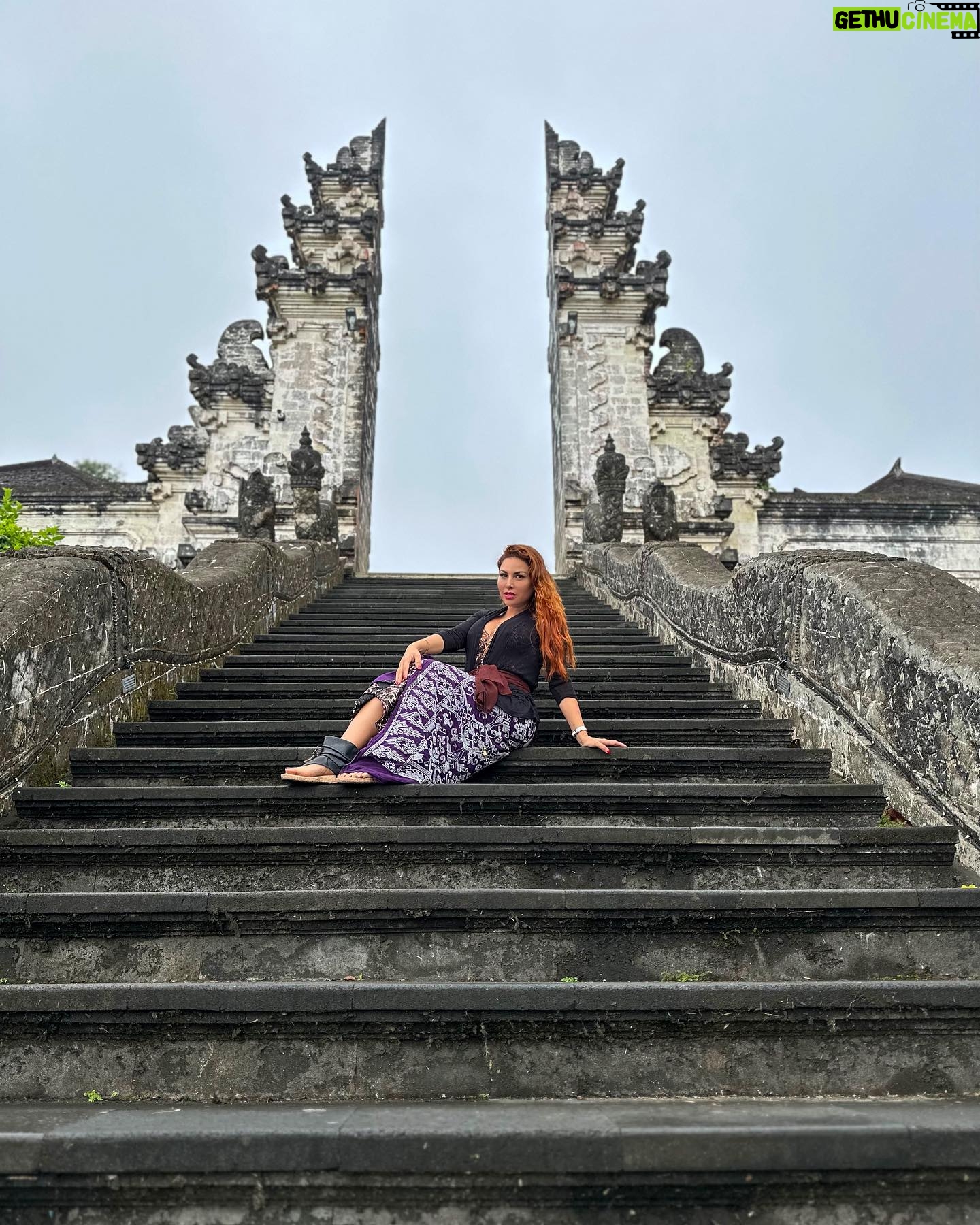 Gaby Ramirez - 4.2K Likes - @bellofcalifornia .
#Bali y sus maravillas . thank you @bonito.bali .
#minitrip #paisaje #travellove #fotografianaturaleza #paisajesnaturales #placetobe #travelguide #montaña #stunningview #travelworld #gabyramirez #instatraveling #fotonaturaleza #natu #mesmerizing #scenicview #tourist #verde #instatravelling #vacation #naturalezapura #puraagungjagatnatha #travels #ruta #travelpics