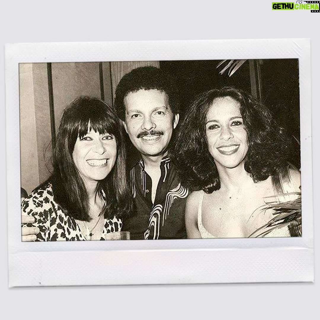 Gal Costa Instagram - 8 anos sem Cauby Peixoto, uma das maiores vozes do Brasil. Em 1995, Gal Costa gravou uma participação na música “Alguém Que Olhe Por Mim” (Someone To Watch Over Me), para o disco “Cauby Canta Sinatra”, lançado em 1995 pela gravadora Som Livre. A canção fez parte da trilha sonora da novela “A Próxima Vítima” da @tvglobo. Saudades 🌹 Foto: @ary_brandi_ribeiro #GalCosta #CaubyPeixoto #ritalee #EquipeGal
