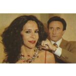 Gal Costa Instagram – 🇫🇷 Gal tornou-se um ícone não só na música, como também na moda. Sua imagem sempre transbordou uma mistura única de sensualidade, exuberância e uma pitada de rebeldia. Até hoje os seus looks são amplamente reproduzidos e reinterpretados nas passarelas e nas ruas.

Em 07 de maio de 1982, após turnê em Israel, Gal Costa visitou o ateliê de @guylarocheparis em Paris, um dos mais importantes nomes da alta costura internacional.

Fotos: Bertrand Laforêt / Gamma / @gettyimages

#GalCosta #EquipeGal