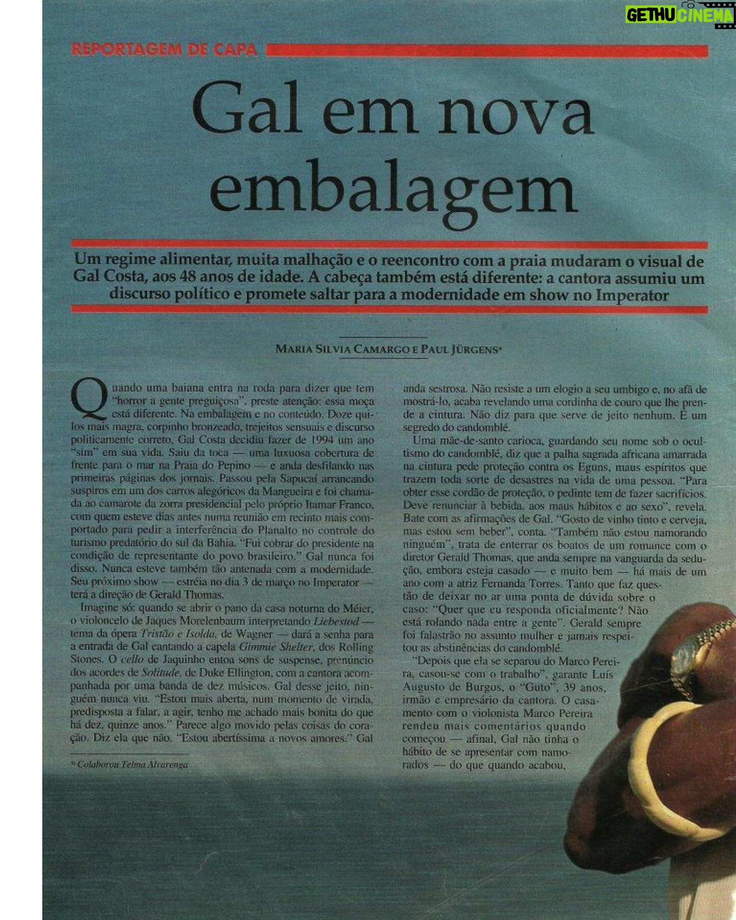Gal Costa Instagram - Há exatos 30 anos, Gal era a capa da revista @vejario (Edição 8 de 1994), que trazia ainda uma matéria de cinco páginas sobre os novos projetos da cantora. Gal estava prestes a estrear o icônico show da turnê “O Sorriso do Gato de Alice” sob a direção do diretor teatral @geraldthomas1 . Saudades! #GalCosta #EquipeGal