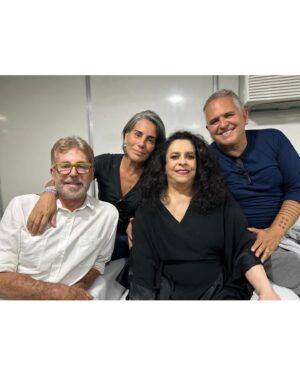 Gal Costa Instagram - 2 anos! Em abril de 2022, Gal participou do festival @rockthemountain, nos dias 17 e 24/04, em Itaipava (RJ). Muita festa e alegria no camarim nos dois dias de apresentação no festival. 

“Eu acho importante devolver, retribuir essa nova geração. Eles bebem na minha fonte, assim como eu me influenciei por outros artistas”, comentou Gal. 🤩

Fotos: @giovanachanley 
 
#GalCosta #RockTheMountain #EquipeGal
