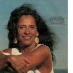 Gal Costa Instagram - Há exatos 30 anos, Gal era a capa da revista @vejario (Edição 8 de 1994), que trazia ainda uma matéria de cinco páginas sobre os novos projetos da cantora. Gal estava prestes a estrear o icônico show da turnê “O Sorriso do Gato de Alice” sob a direção do diretor teatral @geraldthomas1 . Saudades! #GalCosta #EquipeGal