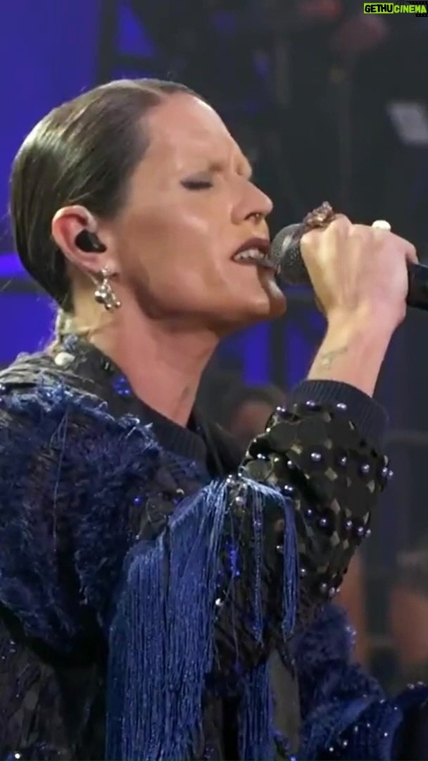 Gal Costa - 28.8K Likes - Ainda absorvendo as emoções dessas duas últimas semanas. Apesar da tristeza, voltar ao Altas Horas é sempre muito especial. Obrigada @serginhogroisman pelo convite e a todo mundo que chegou aqui depois que o programa foi ao ar.
“Nada Mais” é uma das canções da nossa eterna @galcosta que está no meu álbum mais recente, “Belezas são Coisas Acesas por Dentro”.
Para continuar doando e ajudando o Rio Grande do Sul, acesse: www.paraquemdoar.com.br
𝑳𝒐𝒗𝒆💋
𝑪𝒂𝒕𝒕𝒐
Styling: @almanegrot
Vestido: @apartamento03
Vídeo: reprodução @tvglobo