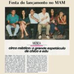 Gal Costa Instagram – Há 41 anos, era lançada a trilha sonora do espetáculo O Grande Circo Místico (Som Livre), baseado num poema de Jorge de Lima sobre a dinastia circense da família Knieps, criada originalmente para o Ballet Teatro Guaíra de Curitiba. 

A trilha criada por @oficialedulobo em parceria com @chicobuarque, conta com grandes nomes da música brasileira, como Gal Costa, Milton Nascimento, Simone, Gilberto Gil, Zizi Possi, Jane Duboc e Tim Maia.

Gal ficou responsável por gravar a faixa “A história de Lily Brawn”, uma recriação a partir do poema de Jorge de Lima, publicado no Túnica Inconsútil, de 1938. No original, Lily Braun é uma deslocadora, com um santo tatuado no ventre. Chico faz a própria Lily contar sua história: “Como num romance /O homem dos meus sonhos / Me apareceu no dancing / Era mais um / Só que num relance / Os seus olhos me chuparam / Feito um zoom”. 

O espetáculo e a trilha sonora atravessam gerações e canções como “Ciranda da Bailarina” e “Beatriz” são sucessos de público até hoje. Edu Lobo fala sobre músicas criadas para espetáculo O Grande Circo Místico: “A escolha dos artistas deste projeto surgiu das próprias canções: elas é que comandaram as decisões. A convivência nas gravações foi, como sempre, a melhor possível. Sem falsa modéstia, acho que foi um belo trabalho”.

Fonte: Revista Veja / G1 / FB AcervoGalCosta / @evangelinamaffei

#GalCosta #EquipeGal