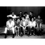 Gal Costa Instagram – Hoje é dia de Macalé! O amigo, parceiro e ex-sócio @jardsmacale completa hoje 81 anos. Além de compor canções emblemáticas gravadas por Gal, Macalé também dirigiu seus shows.

Com Capinan, Paulinho da Viola e Gal Costa, Jards Macalé criou a empresa Tropicarte. A agência fora pensada para administrar os espetáculos dos seus fundadores, mas Gal era “a única que ganhava grana”, diz Jards. “O Paulinho da Viola não aguentou muito, não, saiu logo porque viu que aquilo era maluquice.”
Jards e Capinan, em todo caso, continuaram produzindo os shows de Gal – que também gravou composições da dupla, como “Pulsars e Quasars”, presente no disco Gal, de 1969. “É um sub-blue, uma supercanção de amor gravada num disco voador de tampa de panela, um disco voador daqueles que só existem na revista O Cruzeiro”, definiu Caetano em texto para O Pasquim.

Mas o auge da parceria veio com a turnê Fatal, dirigida pelo poeta Waly Salomão e registrada no álbum ao vivo Fa-Tal – Gal a Todo Vapor, de 1971. É nele que está a versão da cantora para “Vapor Barato”, de Jards e Salomão, um clássico absoluto da música brasileira. Os shows foram lendários, com performances que eram ao mesmo tempo sedutoras e combativas – uma explosão de ideias coloridas dentro do sistema militar, que tentava impor o preto & branco. 

Feliz aniversário, Jards Macalé!

Fonte: Trecho escrito pelo jornalista Paulo Terron para Ocupação

#EquipeGal #GalCosta