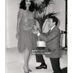 Gal Costa Instagram – 🇫🇷 Gal tornou-se um ícone não só na música, como também na moda. Sua imagem sempre transbordou uma mistura única de sensualidade, exuberância e uma pitada de rebeldia. Até hoje os seus looks são amplamente reproduzidos e reinterpretados nas passarelas e nas ruas.

Em 07 de maio de 1982, após turnê em Israel, Gal Costa visitou o ateliê de @guylarocheparis em Paris, um dos mais importantes nomes da alta costura internacional.

Fotos: Bertrand Laforêt / Gamma / @gettyimages

#GalCosta #EquipeGal