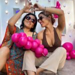 Gala Caldirola Instagram – Siempre hay una razón para sonreĆr⦠y una de las cosas que a mi me hace muy feliz es estar rodeada de personas que me cuidan , me quieren, me acompaƱan y me dejan quererlas por igual!
Hace poquito celebramos tu cumple y fue hermoso!! Feliz vida @piaproductriz š¤
Decoración: @rbm_productions š
El refresh siempre con @mahou_es @mahou_beer š»
Torta @laclaureposteria_ š°