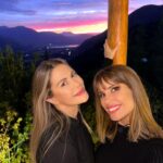 Gala Caldirola Instagram - Simplemente mirar el cielo, hablar, reírnos, una copita de vino y ver cómo el azul se transforma en amarillo, naranja, rosado y color fuego hasta oscurecerse por completo. Para mi esto, fue simplemente un momento perfecto!! Y qué sitio tan bonito!!!!!