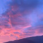 Gala Caldirola Instagram – Simplemente mirar el cielo, hablar, reírnos, una copita de vino y ver cómo el azul se transforma en amarillo, naranja, rosado y color fuego hasta oscurecerse por completo. 
Para mi esto, fue simplemente un momento perfecto!!
Y qué sitio tan bonito!!!!!