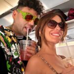 Gala Caldirola Instagram - Si hay alguien que puede decir que perdimos la cuenta de experiencias vividas juntos y momentos atesorados en el corazón , somos nosotros @surosolar 🥹 Muchos años caminando juntos, apoyándonos , cuidándonos, conociéndonos hasta el más mínimo defecto y la más valiosa virtud. Entregándonos ese amor incondicional que esta por encima de cualquier proyecto laboral. Por que nosotros no solo somos amigos, no sólo trabajamos en equipo… Nosotros somos familia! Has visto nacer y crecer a lo más valioso de mi vida, mi niña Luz! No hay día que no te hayas preocupado de nosotras , de ella. Y eso es algo que como mujer pero sobre todo como madre , no olvidaré jamás. Te quiero desde la puntita de tu cabello hasta donde terminan tus pies! Así, tal y como eres! Y se que tú a mi me quieres así también! Daría un pedacito de mi por estar hoy allá contigo pero pronto estaré!! Y celebraremos como corresponde tu vida!!!!!! Te amooooo y celebro cada día hacernos conocido!!!!! Ya lo sabes no?😍 Feliz cumpleaños hermanitoooooooooooo!!!!!!🥳