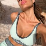 Gala Caldirola Instagram - Instagram no me deja ponerle audio a este reels pero bueno… es tan lindo el paisaje que no lo necesita! Hoy hemos hecho mañana de trekking con mi cuñada hasta llegar a “El faro” del albir! Es una ruta bastante “facil” son 5 km y las vistas son preciosas!!!🏃‍♀️☀️🍃 . Y quería presumir este conjunto deportivo @mossimo.latam que es de mi nueva colección Mossimo By Gala y me encanta como queda! Esta en diferentes colores y lo encuentras exclusivo en tiendas @falabella_cl y www.falabella.com 🌈