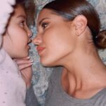 Gala Caldirola Instagram – Soy la única que siente que los domingos vienen con un poquito de nostalgia ?
De ver una película, abrazos y caricias en pelo🥹
Pero que suerte que la tengo a ella , que me llena de amor cada día!
Amor de mi vida🤍