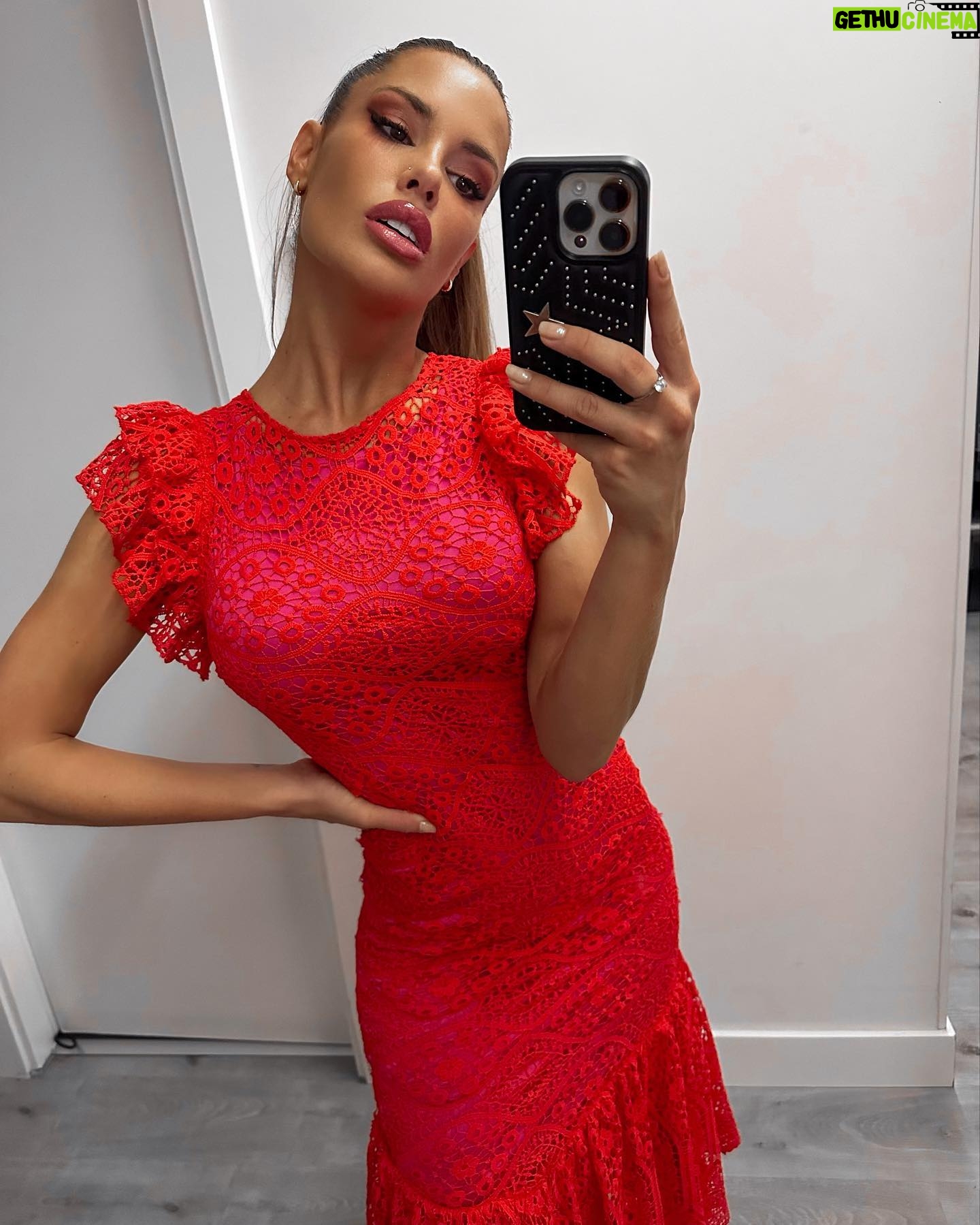Gala Caldirola Instagram - Al ritmo flamenco baila mi falda, y que bien combina con tu sangre Gitana ππΌπΉ