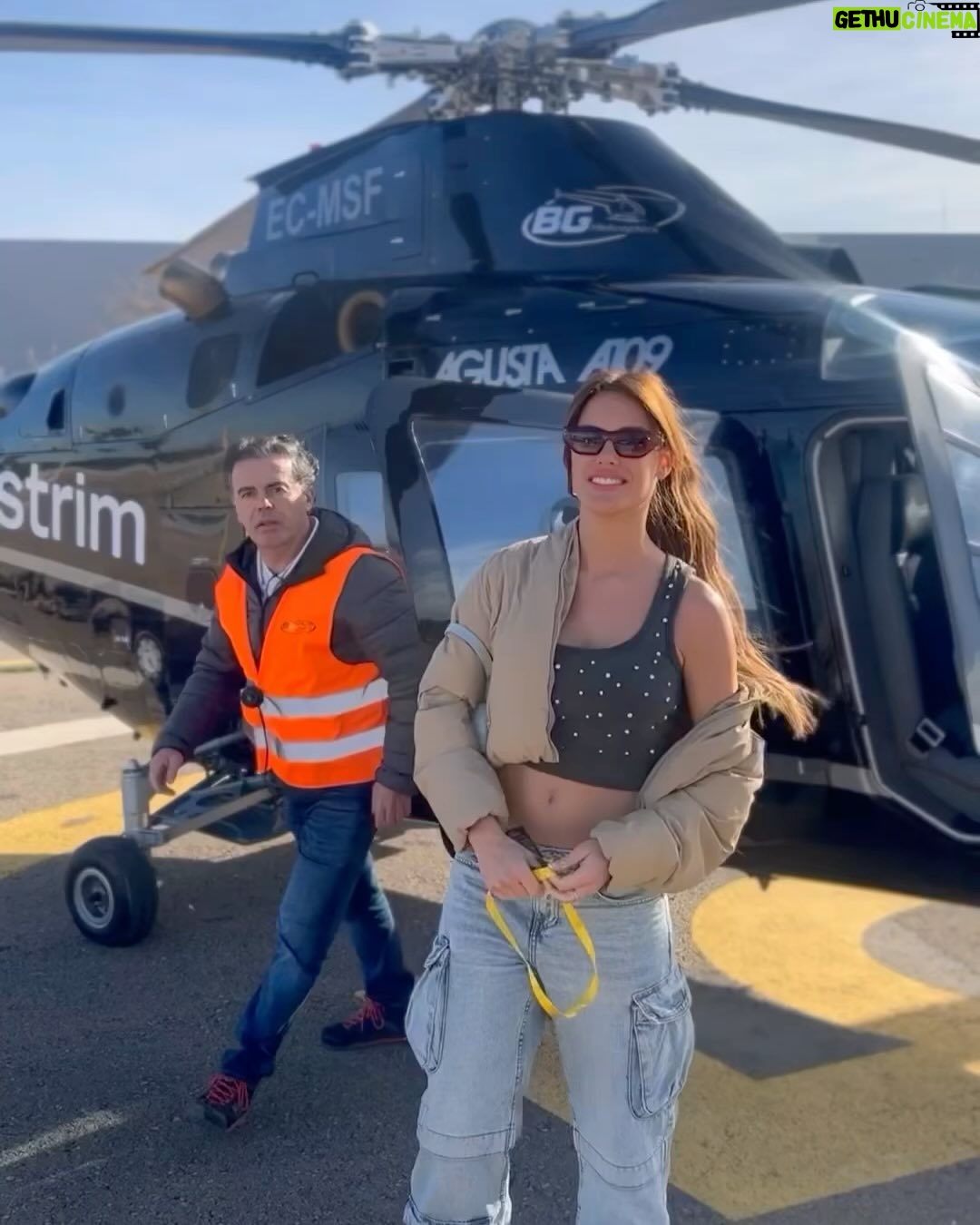 Gala Caldirola Instagram - Con altura @extrimrace 🚁
