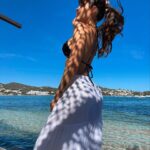 Gala Caldirola Instagram - Cuando soplan vientos de cambio, hay quien construye muros, pero también hay quien lo que hace es construir un nuevo futuro🤍 #ibiza