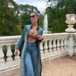 Gala Caldirola Instagram – Mi querido CHILE 🇨🇱 quiero deciros que…. FELIZ 18!!!!!!! #fiestaspatrias y aunque el parque del retiro es precioso, cara de seria en las fotos por que hoy más que nunca amaría estar allá en las fondas comiendo choripán, empanadas, terremotos y con todas esas personas lindas que tengo allí y amo con todo mi corazón!!!