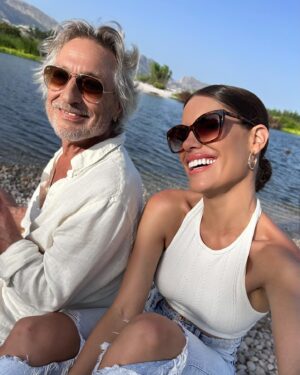 Gala Caldirola Instagram - Fuimos al Río a ver los patitos con el nonno 🦆🤍