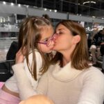 Gala Caldirola Instagram – Estamos listas para el viaje! Para ese encuentro con papi, para ese abrazo con la familia y con todas las personas que amamos en Chile✈️🇦🇷🇨🇱🇧🇷 
Lo único seguro es el aquí y ahora.
Todo puede cambiar de un instante a otro.
Por eso ama hoy, abraza hoy , di lo que sientes hoy, haz lo que sueñas hoy, valora y agradece lo que tienes hoy… Y preocúpate de ser una buena persona y dejar una huella bonita en la vida de los demás.