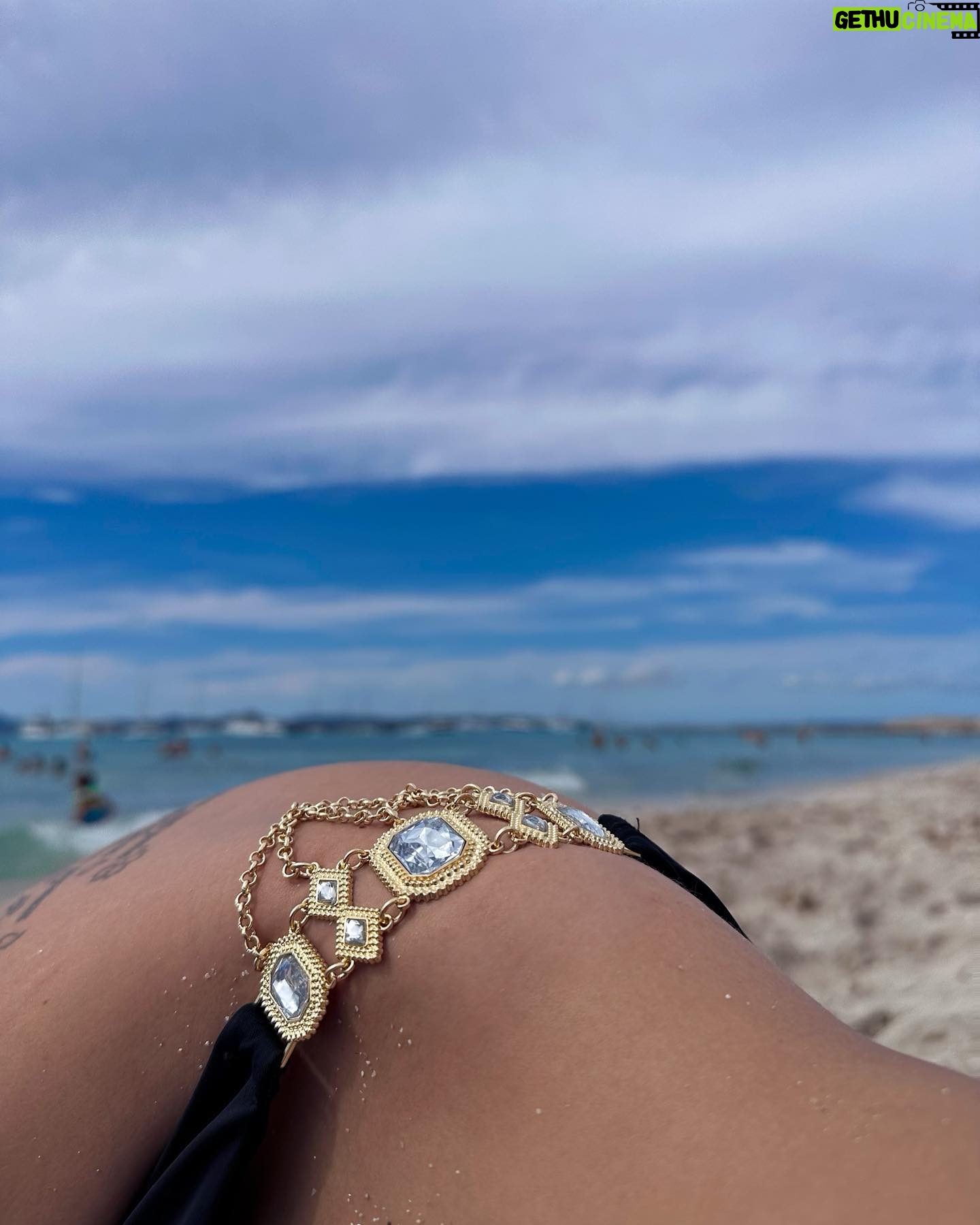 Gala Caldirola Instagram - Formentera 🧘♀️☀️🌊