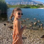Gala Caldirola Instagram – Fuimos al Río a ver los patitos con el nonno 🦆🤍