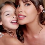 Gala Caldirola Instagram – Hace un tiempo que estamos preparando esto junto a @mtmad.es y @telecinco.es y hoy ya puedo contaros!
Cada semana podreis ver un nuevo capítulo en mi canal #VaDeMi 🤎 Hablaremos de mi nueva vida en España, proyectos , situación sentimental… Tendremos entrevistas a invitados increíbles! No os lo podeis perder! Os dejo link en mi Bio para ver los capítulos! 🌹