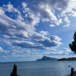 Gala Caldirola Instagram - La vida es eso que sucede mientras planeas otras cosas. Playa de la olla🤍 #altea