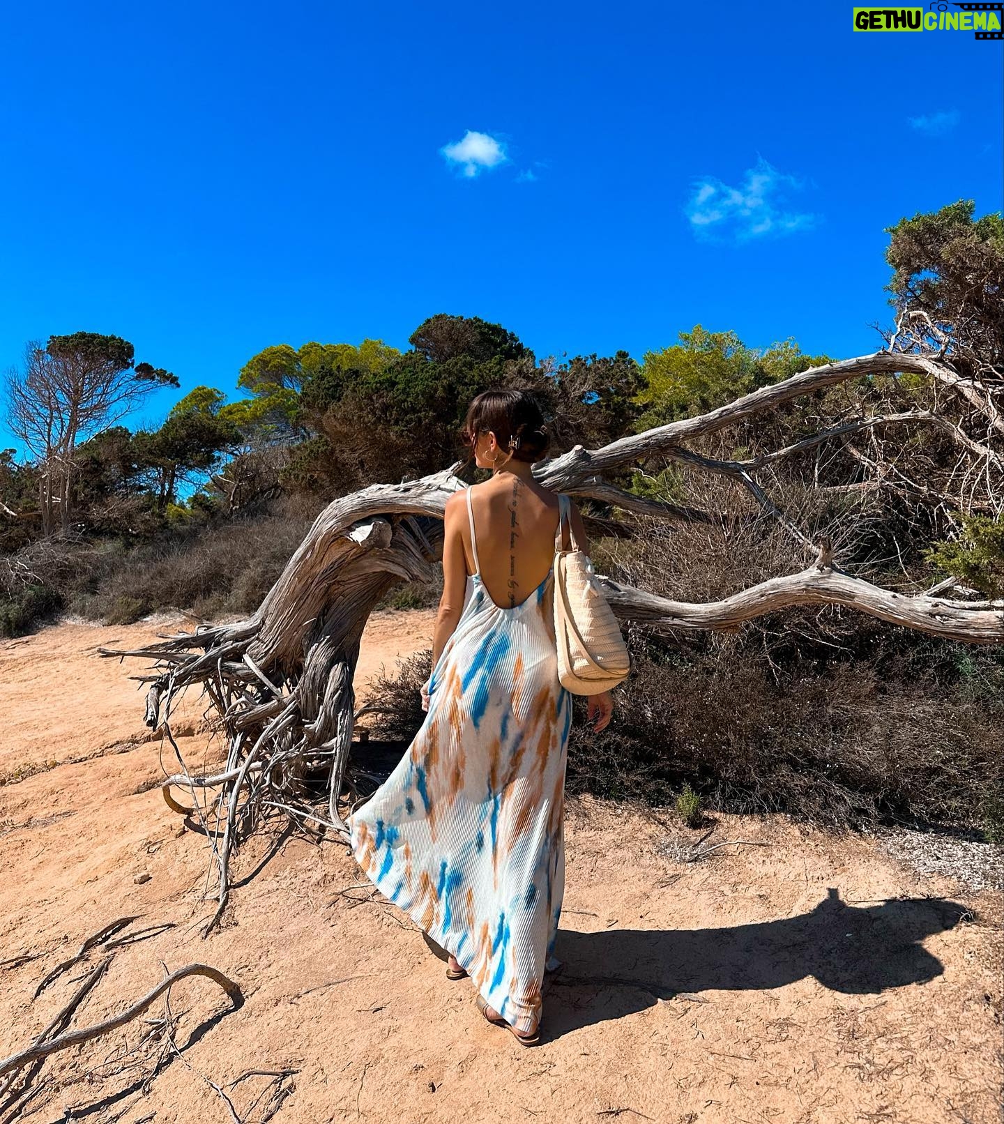 Gala Caldirola Instagram - Formentera…Ese rinconcito mágico del mundo donde solo necesitas un día para darte cuenta que la vida puede ser maravillosa 🦋