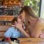 Gala Caldirola Instagram – Mujer, madre,amiga, hija, hermana…. Eres una bendición!
Me siento orgullosa de ser mujer! Me siento poderosa, me siento capaz, me siento merecedora.
Y deseo que todas las mujeres del mundo se sientan igual! Por que lo merecen. Por que de eso se trata , de cuidarnos , de alentarnos , de levantarnos y apoyarnos entre nosotras! ❤️ #8demarzo
Este video habla de nuestra complicidad, amor, nuestras risitas juntas y también habla de la honestidad de Luz jajajaja