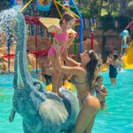 Gala Caldirola Instagram – Desliza para ver misma foto, mismo lugar pero con algunos años de diferencia❤️
Antes Luz apenas podía sostenerse en pie y ahora soy yo la que apenas la puedo sostener 🥹