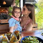 Gala Caldirola Instagram - Aunque es dolorosa la distancia, todo lo hago por nosotras dos 🩷👧🏻