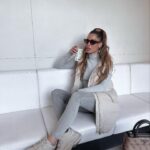 Gala Caldirola Instagram - Take a coffe y empieza el 2024🩶