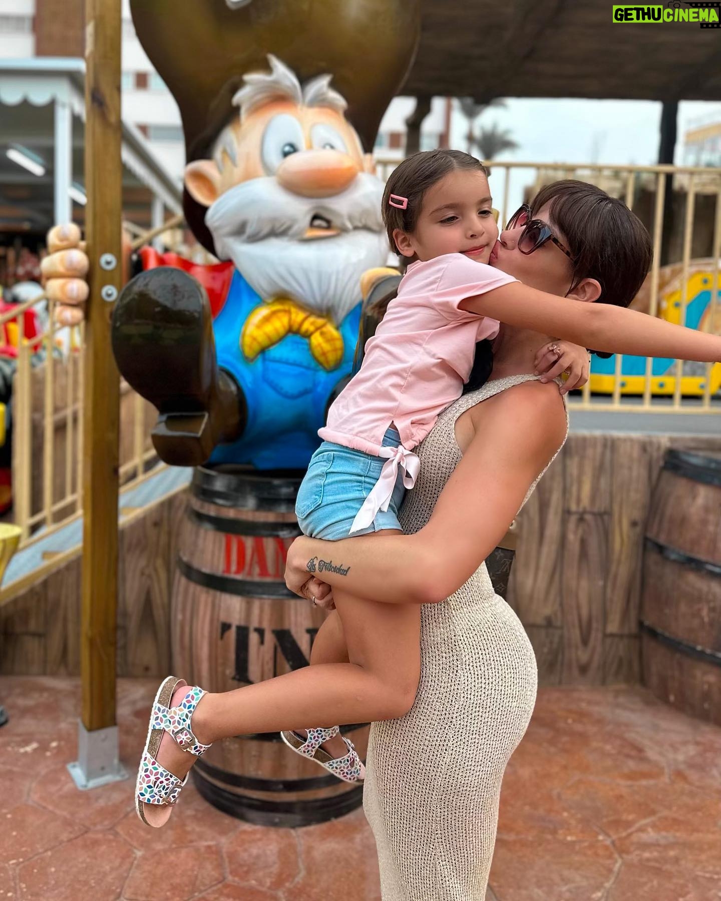 Gala Caldirola Instagram - Cual es tu fav?😍 La mía la segunda…La que más nos representa🤪😂