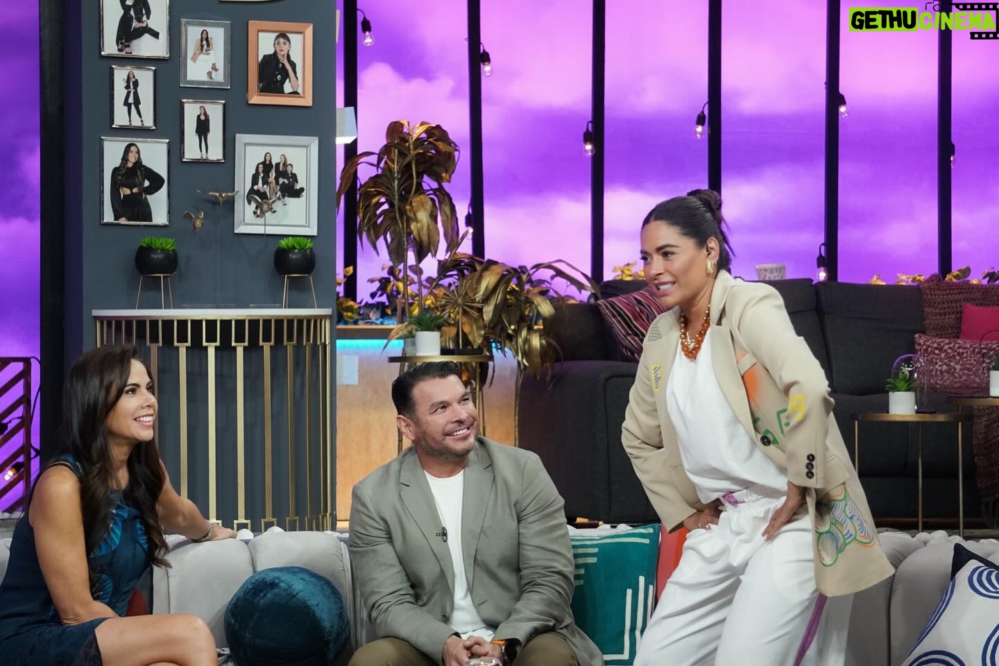 Galilea Montijo Instagram - Noche de @netasdivinastv por @canalunicable 💃🏻💃🏻