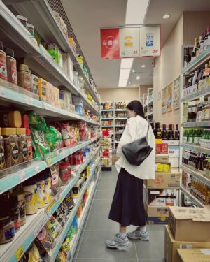 Gao Yuanyuan Instagram - 超市逛一逛🚶🏻‍♀️#GOOTD