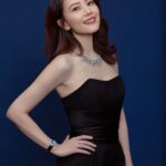 Gao Yuanyuan Instagram - 关于美的传承，关于母女间爱的延续，在CHAUMET冠冕大展的浪漫约会中，找寻答案。 #CHAUMET #TiaraDream