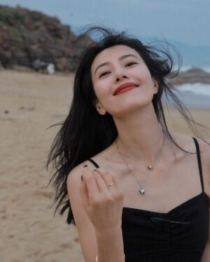 Gao Yuanyuan Instagram - 冬天的海风🏝️#GOOTD