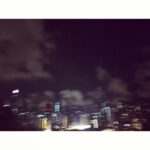 Gao Yuanyuan Instagram - 车速，风速下的香港夜景。每一条彩色灯光下都有故事吧。