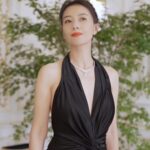 Gao Yuanyuan Instagram - Immerse yourself into the extraordinary beauty of nature with @gaoyuanyuan_gyy and @chaumetofficial. From Mistletoe to Bark, embark on an enchanting journey through the woods and undergrowth. #Chaumet #LeJardindeChaumet #ChaumetHighJewellery