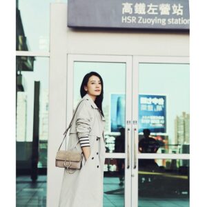 Gao Yuanyuan Instagram - 站拍（高铁站拍）😜