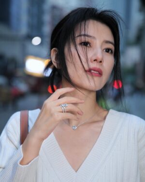 Gao Yuanyuan Instagram - 在重庆街头👣#GOOTD
 @chaumetofficial @celine