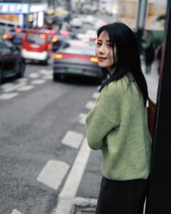 Gao Yuanyuan Instagram - 渝见一阵风🍃#GOOTD