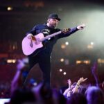 Garth Brooks Instagram - Louisiana, anyone is f*cking lucky to come play for you!!!! Thank you for tonight! Thank you for my life!!! love, g #garthatsugarbowl